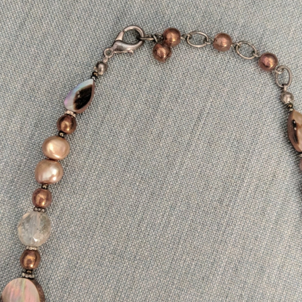 3/$25 Mother of Pearl shell and bead necklace - Picture 8 of 11